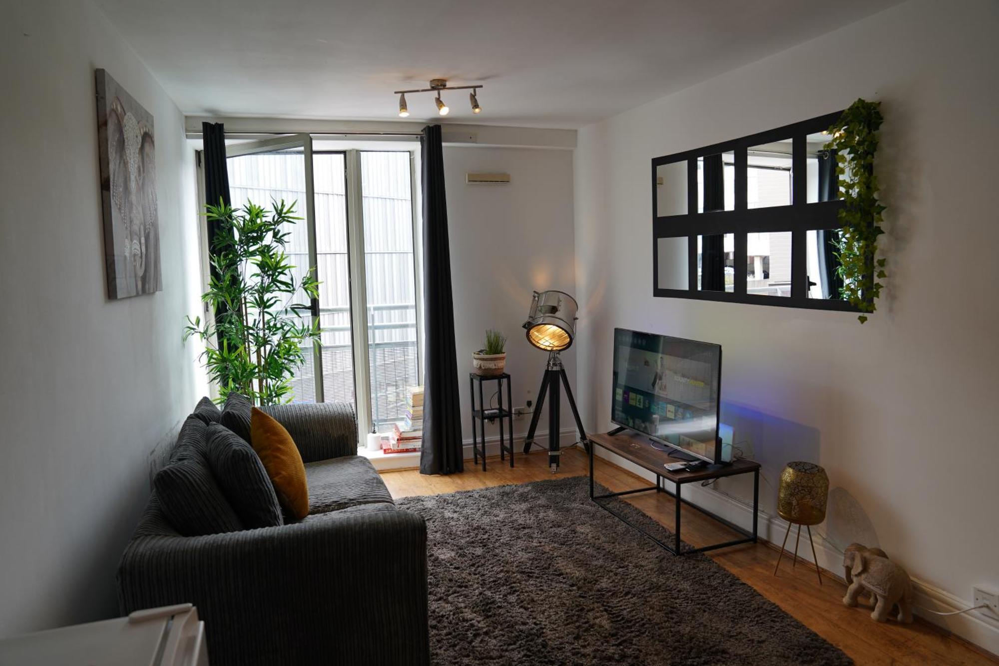Cozy 1 Bed Flat, Bham Centre, Free Parking Sleeps 2 Apartment *